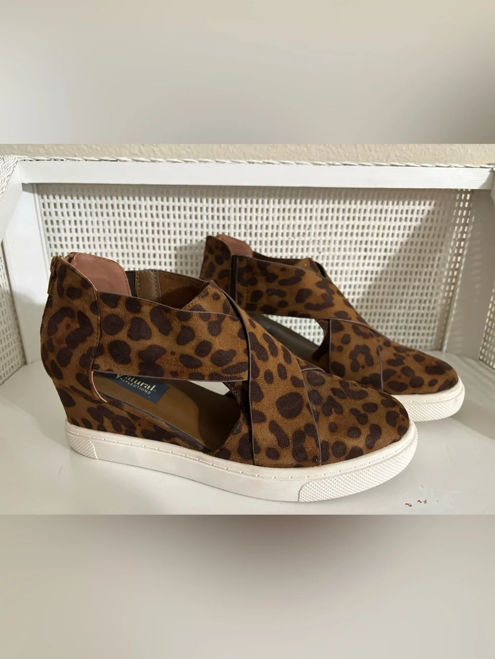 Natural Reflections Leopard-Print Zippered Heel, Open Side Wedge Sz 8.5 Like-New